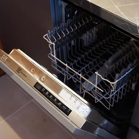 The Hidden Gem - 4 Smart And Quiet Block Appartement *