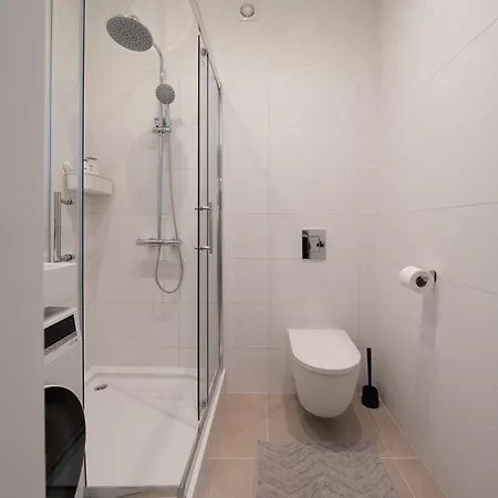 The Hidden Gem - 4 Smart And Quiet Block Appartement *