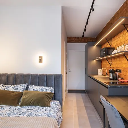 The Hidden Gem - 4 Smart And Quiet Block Appartement *