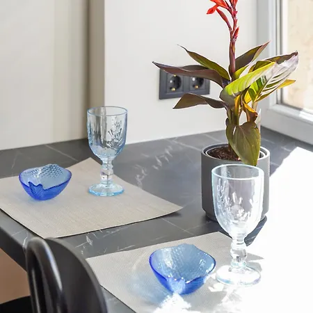 The Hidden Gem - 4 Smart And Quiet Block Appartement *