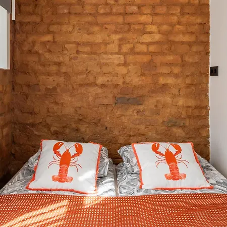 The Hidden Gem - 4 Smart And Quiet Block Appartement